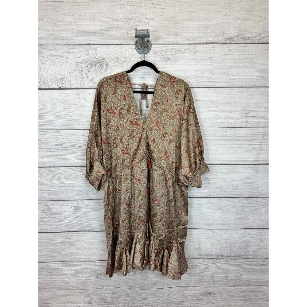 Aakaa Women's Green & Rust Paisley Satin Dramatic Hem Long Sleeve Dress Size 2X
